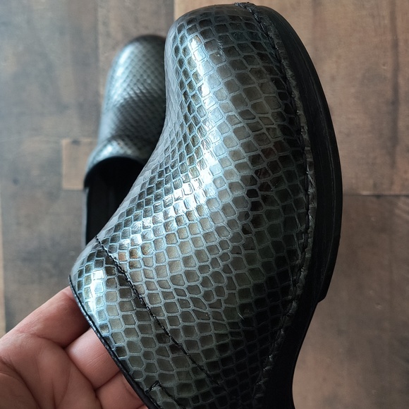 Dansko Snake Print Slip On Clogs Black And Silver Sz 38 7.5-8 Women - Picture 3 of 16
